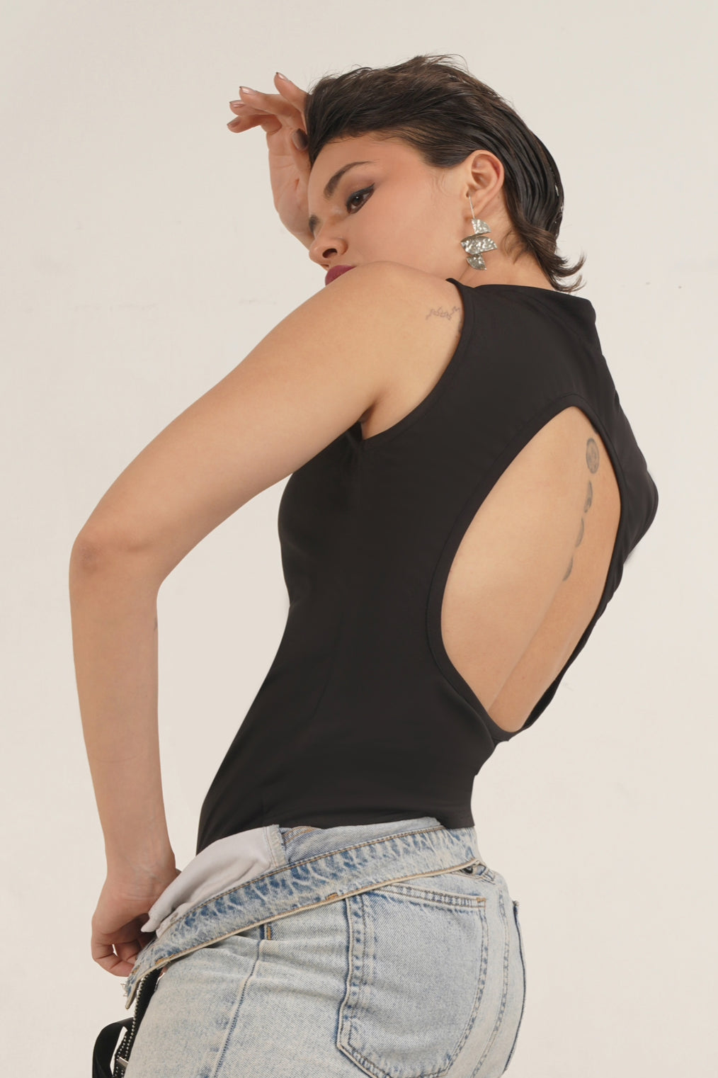 Its Backless! Top